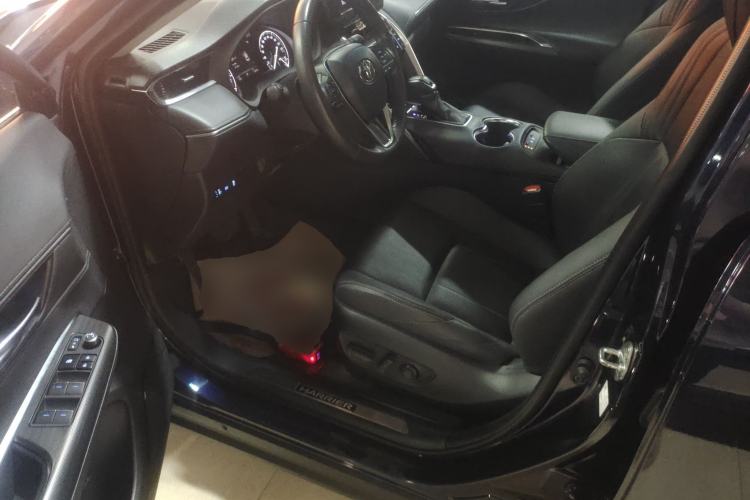 Used Toyota Harrier 2022 2.0L CVT Two-Wheel Drive Deluxe Edition
