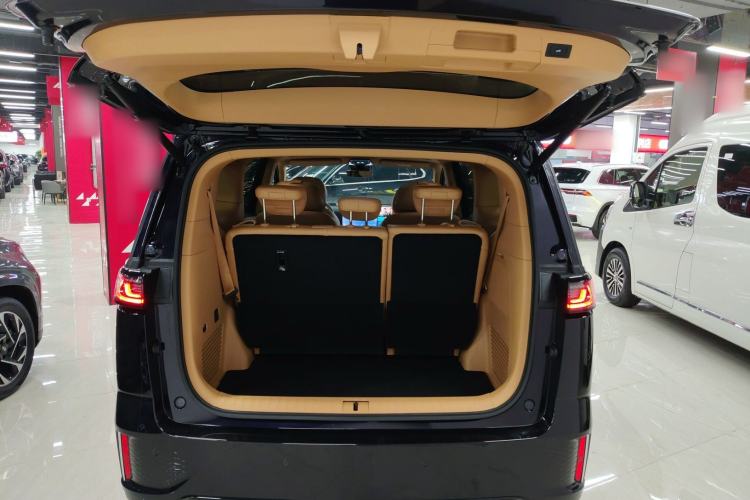 Used VOYAH Dream 2025 PHEV Four-Wheel Drive Prestige Kunpeng Edition
