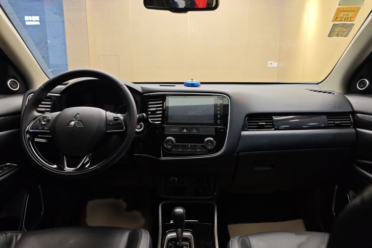 Used Mitsubishi Outlander 2019 2.0L Two-Wheel Drive Comfort Edition 5 Seats China V Standard