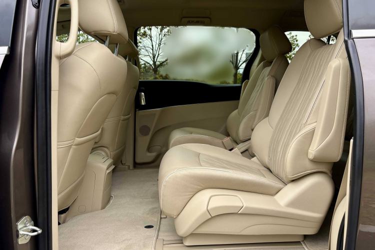 Used Buick GL8 2023 Facelifted Land Cruiser Executive Luxury Version
