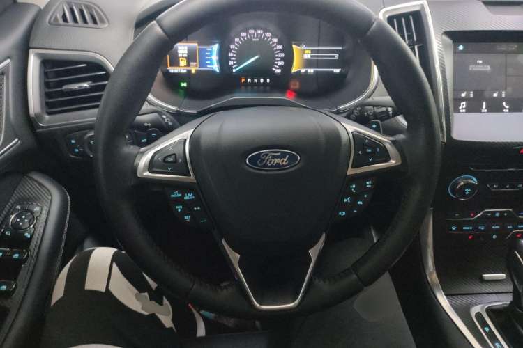 Used Ford Edge 2018 EcoBoost 245 Two-Wheel-Drive Titanium 7-Seater China VI Standard
