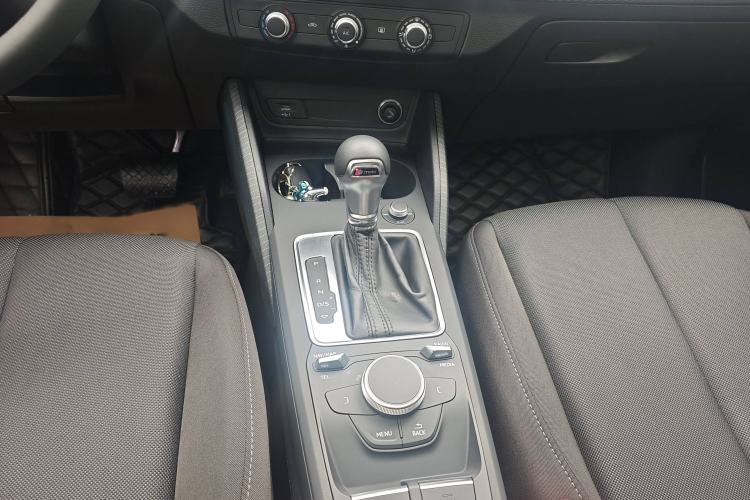 Used Audi Q2L 2018 35 TFSI Launch Exclusive Edition China VI
