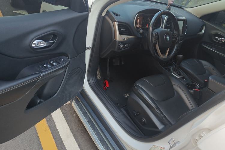 Used  Cherokee 2016 2.0L Superior Edition