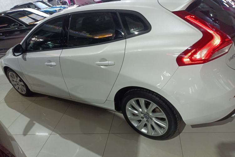 Used Volvo V40 2016 T3 Zhiyi Edition
