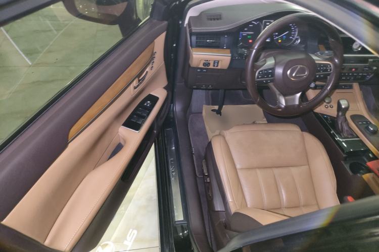 Used Lexus ES 2015 300h Luxury Edition