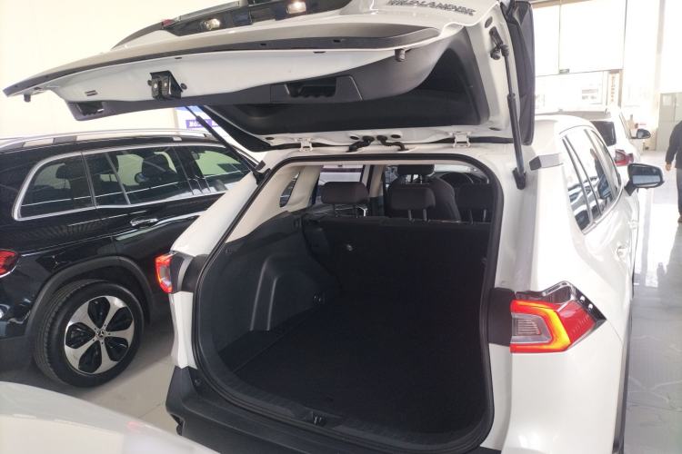 Used Toyota Wildlander 2022 Updated Version 2.0L CVT Two-Wheel Drive Leading Edition
