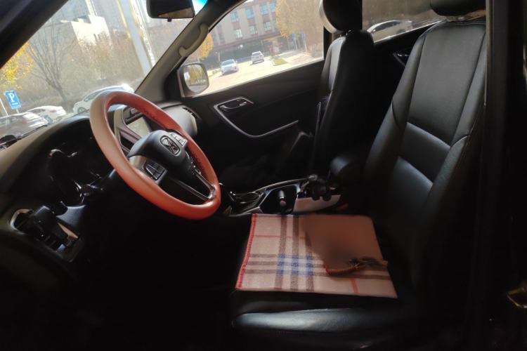 Used JMC Yusheng S350 2014 2.4T Automatic 2WD Diesel Luxury Version with Sunroof 5 Seats
