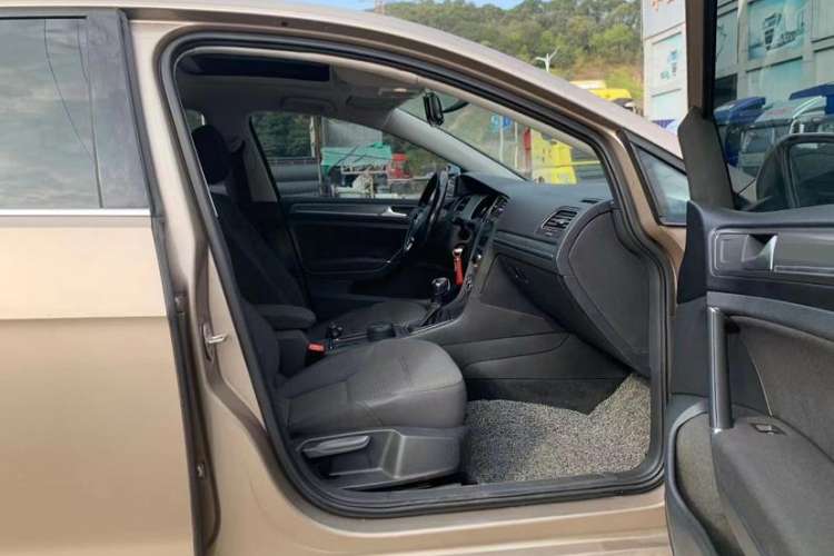 Used Volkswagen Golf 2016 230TSI Automatic Comfort Version
