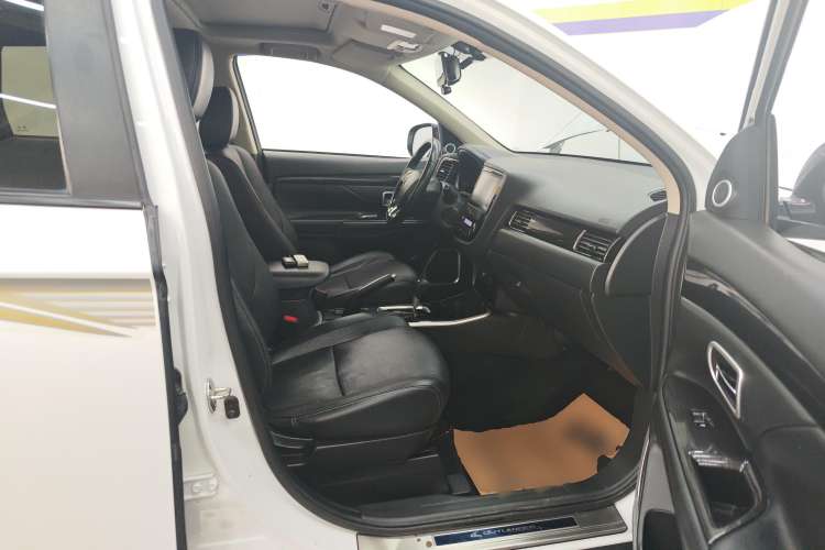 Used Mitsubishi Outlander 2018 2.0L Two-Wheel Drive Glory Edition 5 Seats