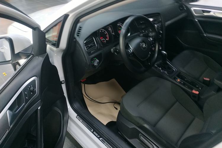 Used Volkswagen Golf 2018 230TSI Automatic Comfort Model
