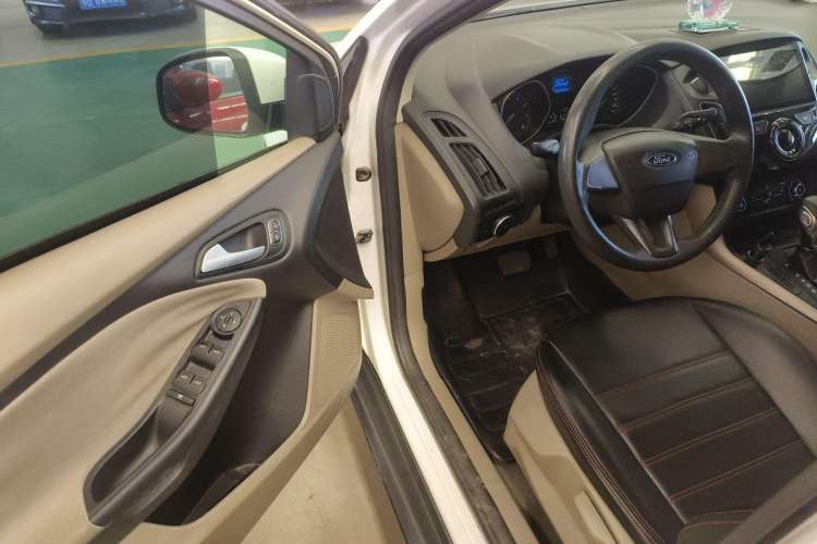 Used Ford Focus 2015 Sedan 1.6L Automatic Comfort Model
