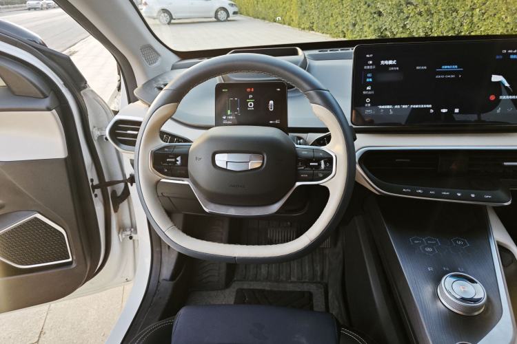 Used Geometry A 2021 Pro Enhanced High-Efficiency Range Version 600 km A600 Cubic Edition
