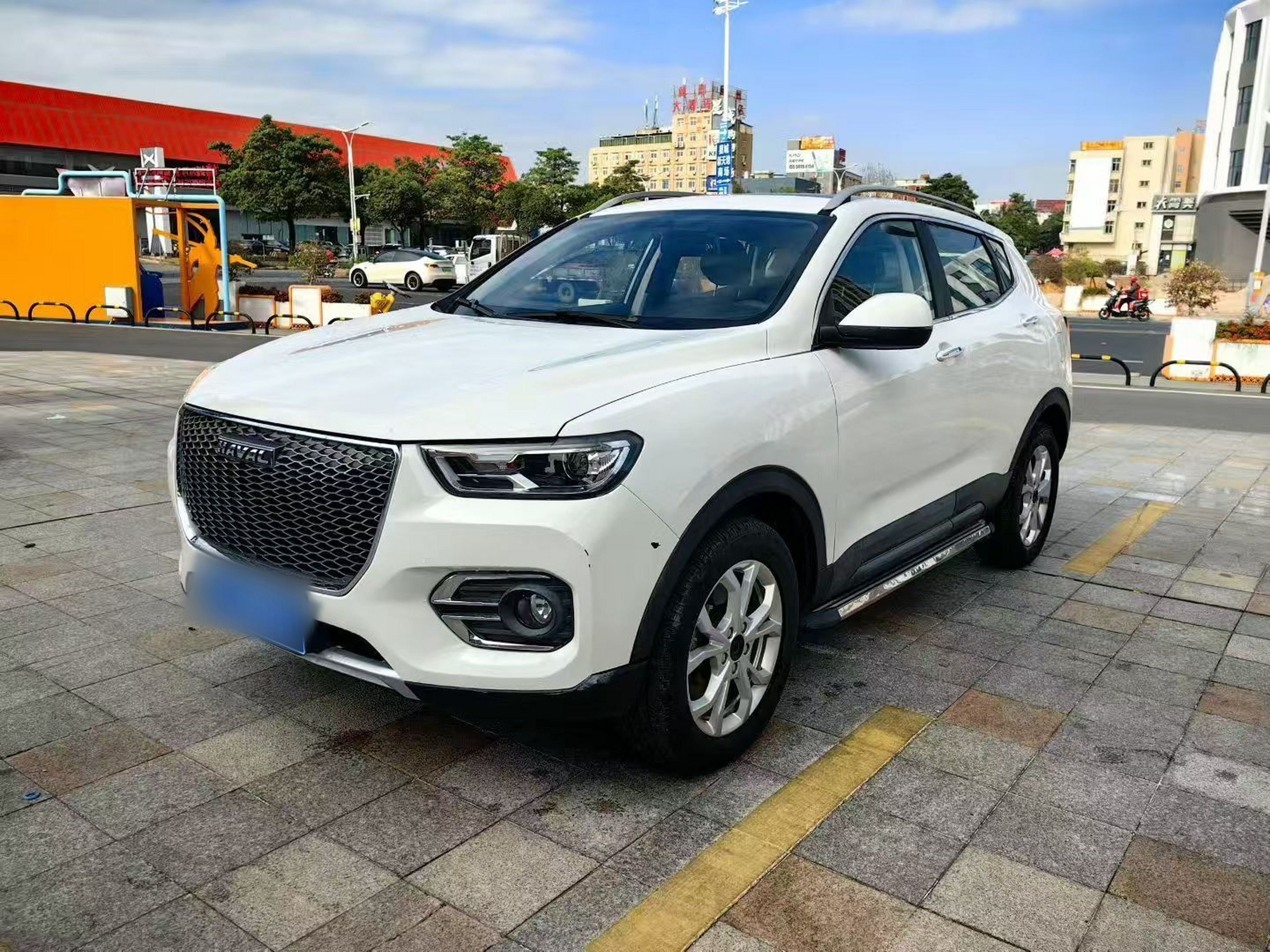 Под передней частью автомобиля