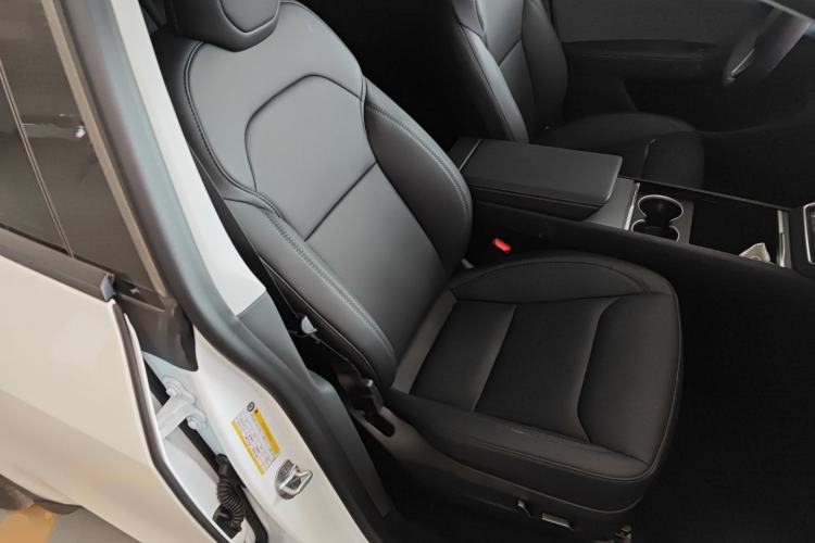 Used Tesla Model Y 2025 Rear-Wheel-Drive Version
