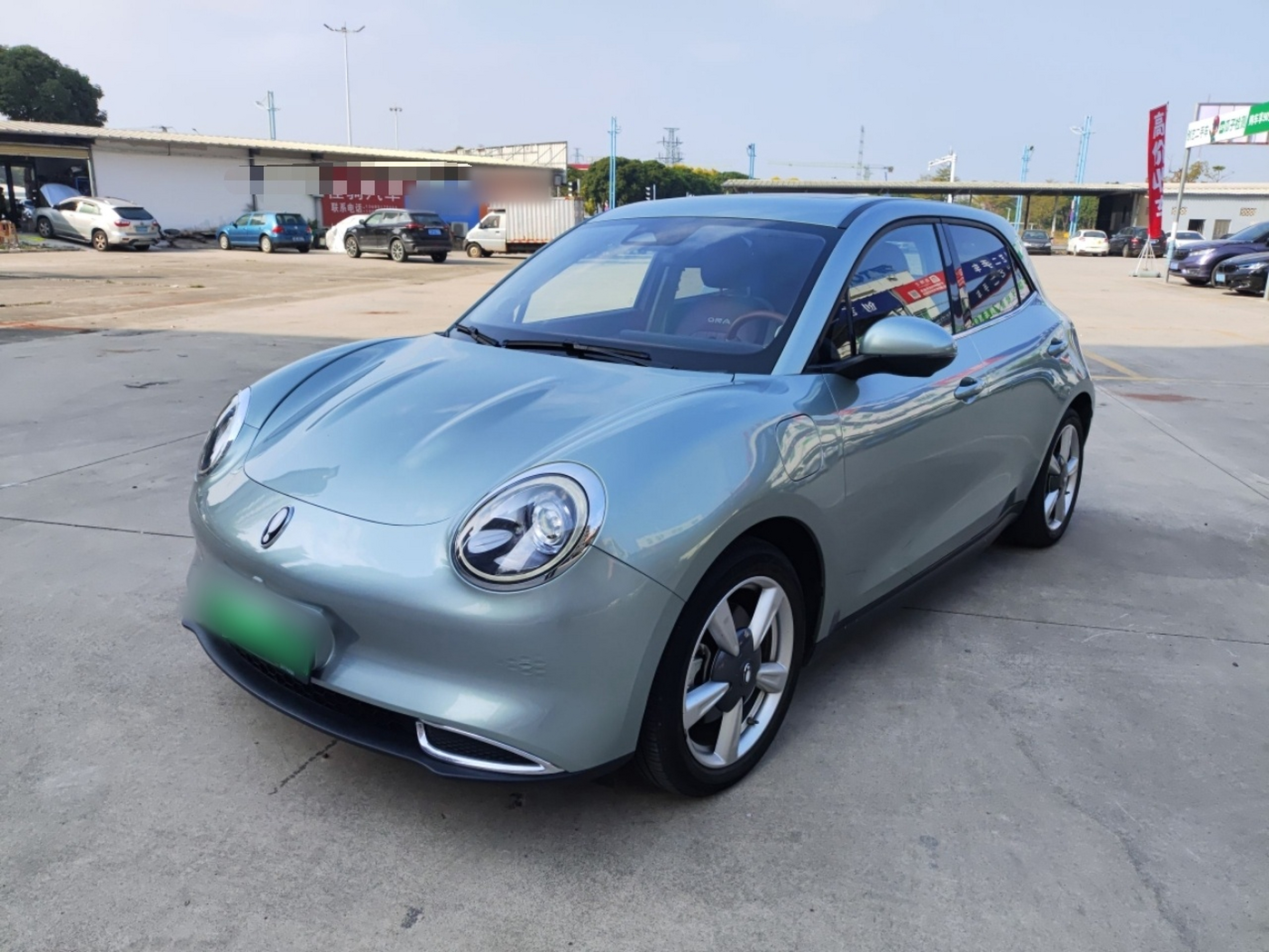 Под передней частью автомобиля