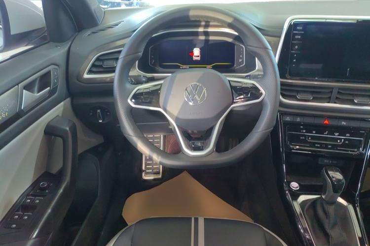 Used Volkswagen T-ROC 2024 300TSI DSG Two-Wheel-Drive Chen Guang Edition
