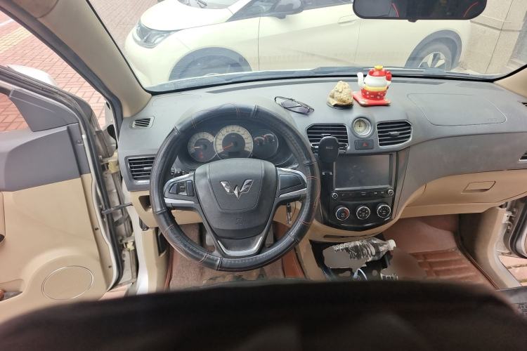 Used Wuling Hongguang 2013 1.5L Luxury Model
