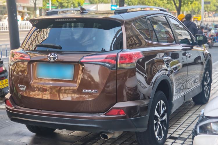 Used Toyota RAV4 2016 2.0L CVT Two-Wheel Drive Fashion Edition China V Standard