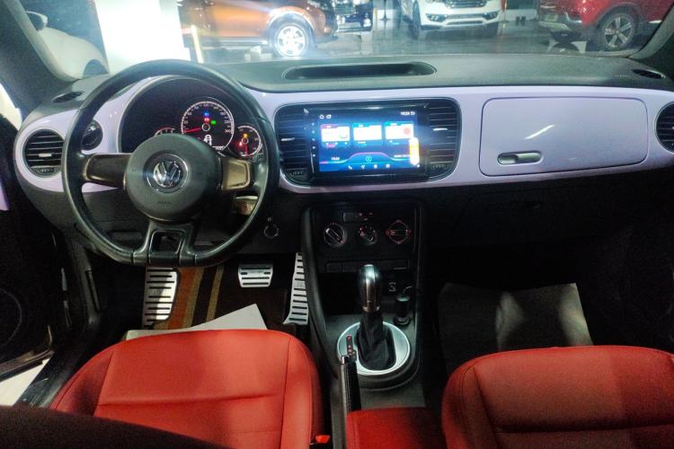 Used Volkswagen Beetle 2015 180TSI model
