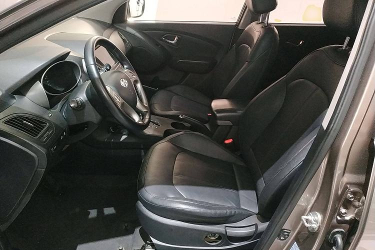 Used Hyundai ix35 2015 2.0L Automatic 2WD Smart Type China IV