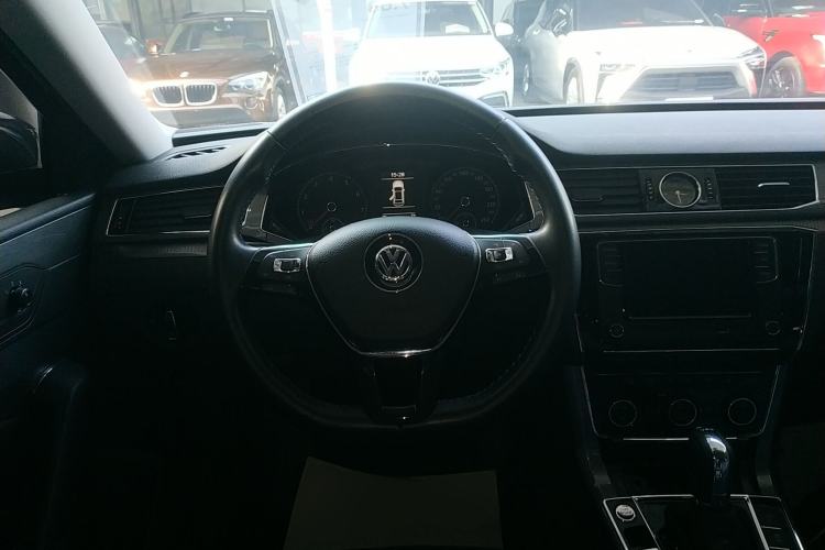 Used Volkswagen Passat 2017 330TSI DSG Luxury Edition
