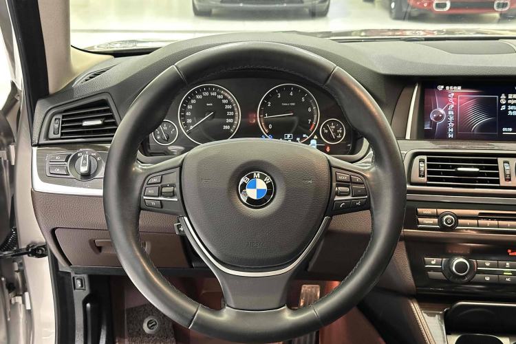 Used BMW 5 Series 2014 525Li Luxury Design Package
