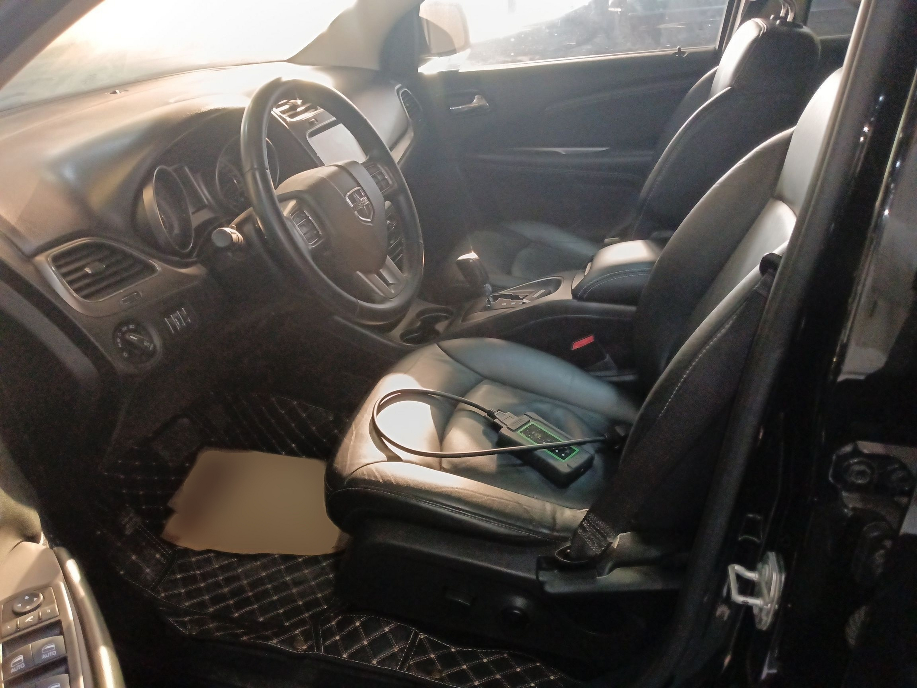 المقاعد الأمامية داخل السيارة