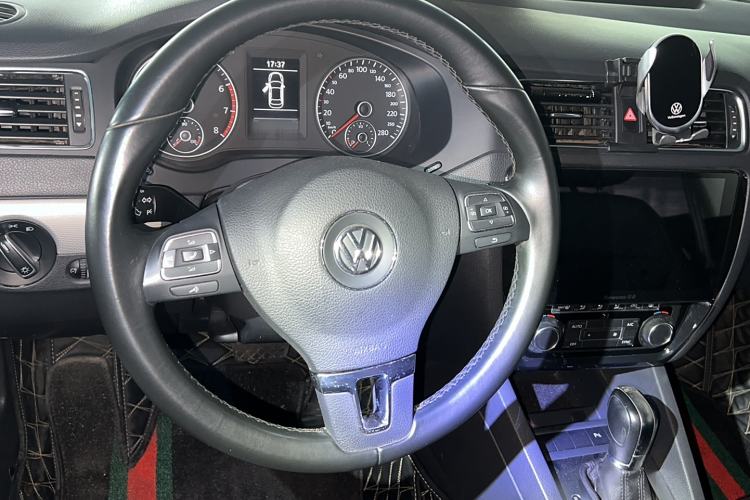 Used Volkswagen Sagitar 2014 Revised Version 1.4TSI Automatic Luxury Edition
