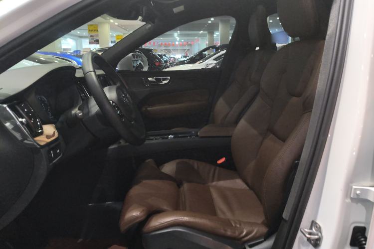 Used Volvo XC60 2021 T5 4x4 Smart Luxury Edition