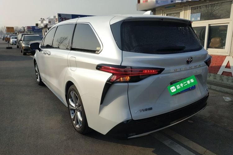 Used Toyota Sienna 2024 2.5L Hybrid Luxury Edition