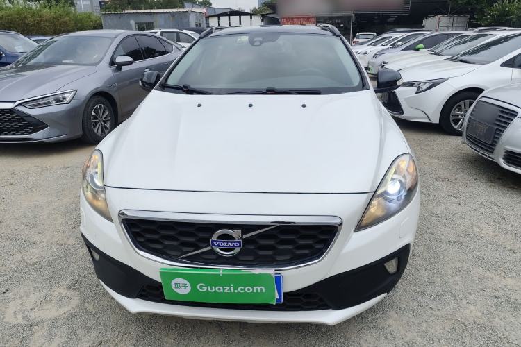 Used Volvo V40 2014 Cross Country 2.0T Zhiyi Edition
