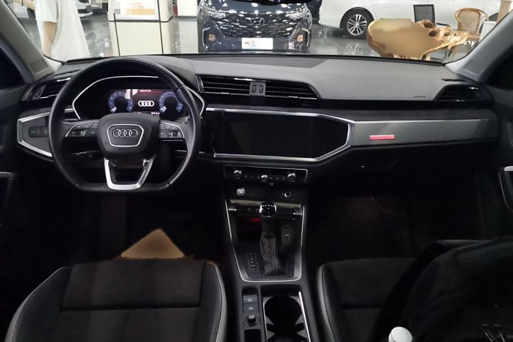 Used Audi Q3 2019 40 TFSI Fashion Dynamic Model
