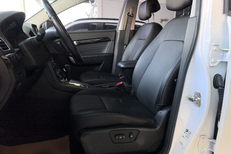 Used Chevrolet Captiva 2015 2.4L 4x4 Flagship Edition 7-Seater
