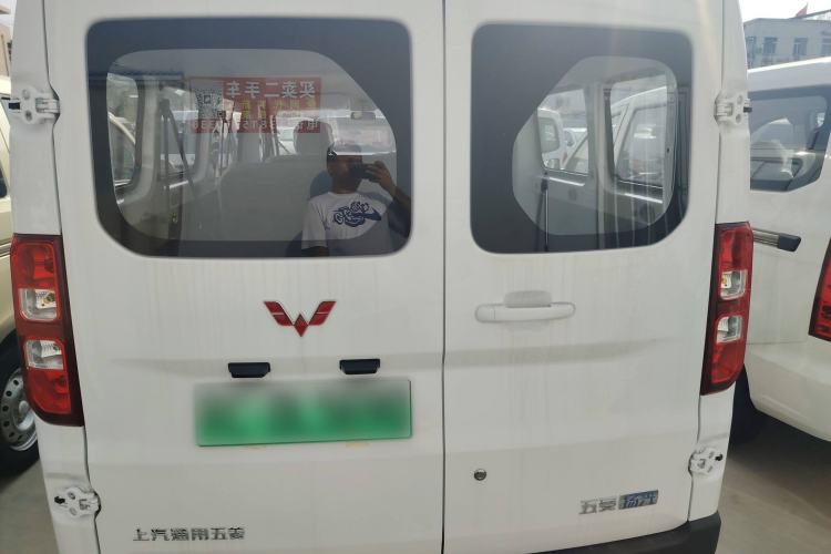 Used Wuling Yangguang 2024 300KM Comfort Version Passenger Van 75kW

