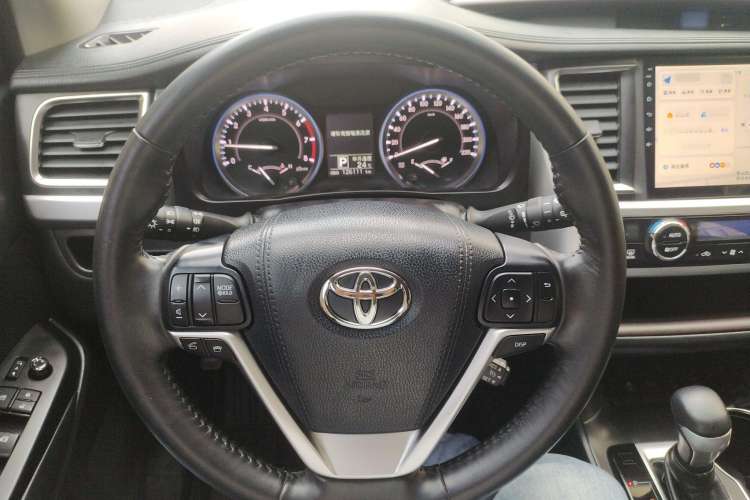 Used Toyota Highlander 2017 2.0T Four-Wheel Drive Luxury Edition 7 Seats