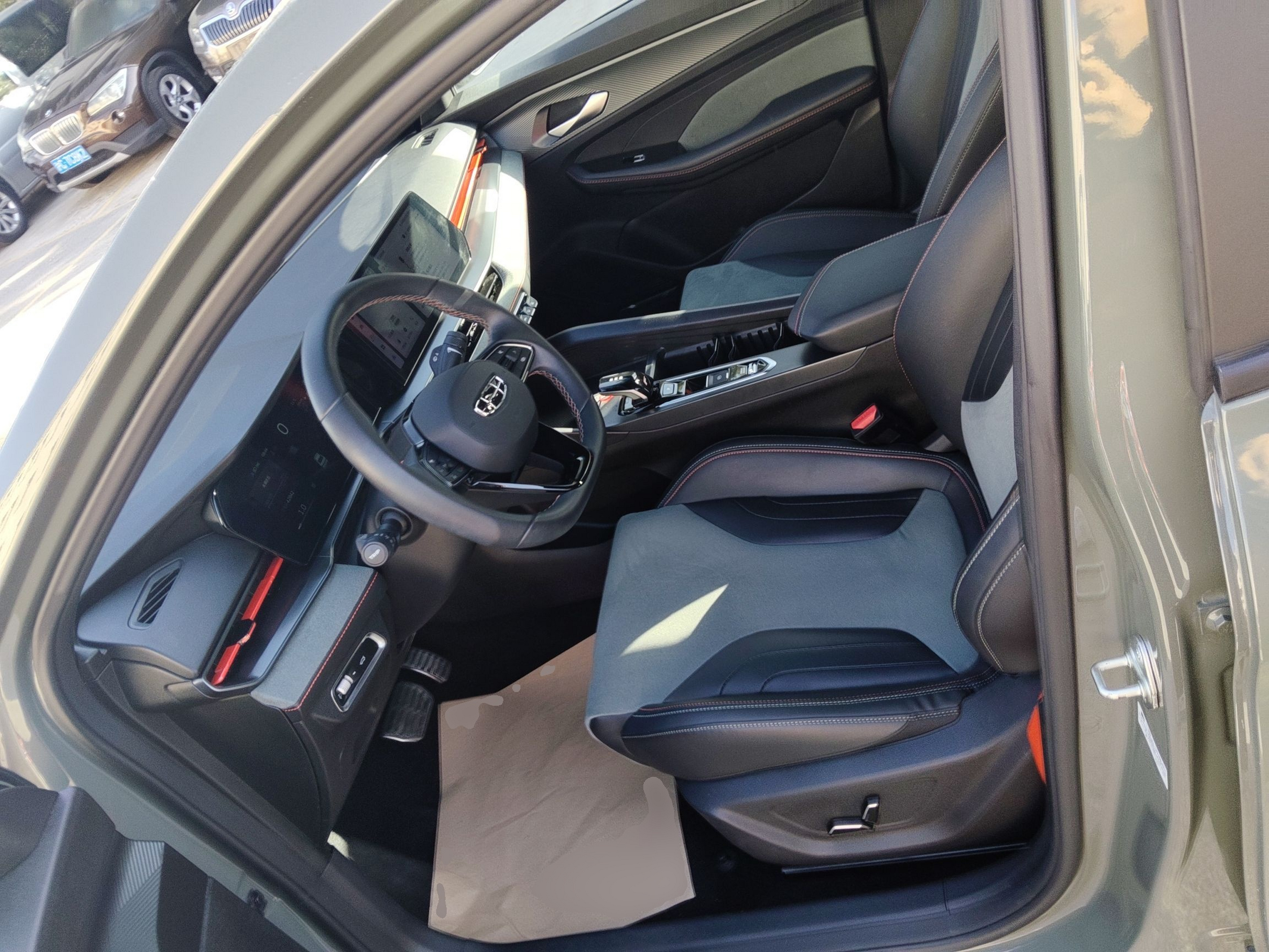 Переднее сиденье в автомобиле