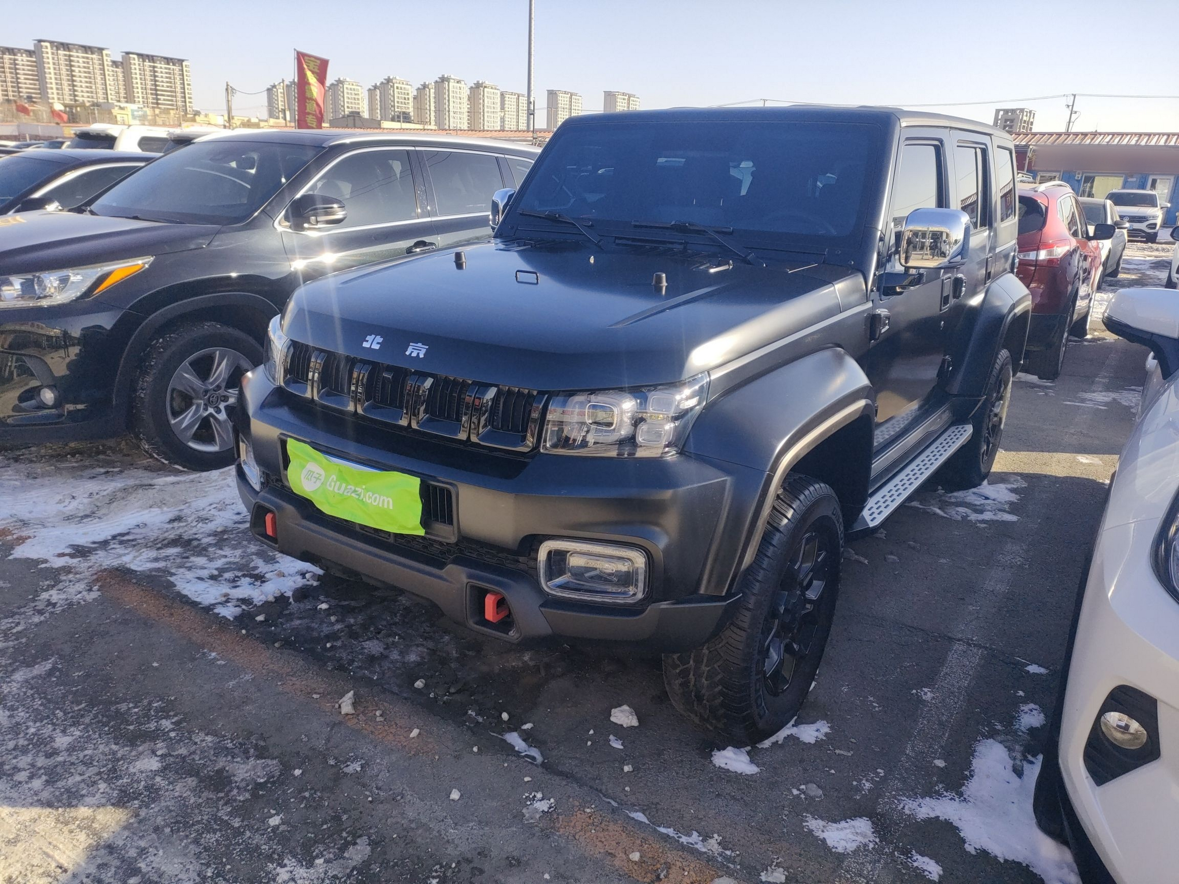 Под передней частью автомобиля