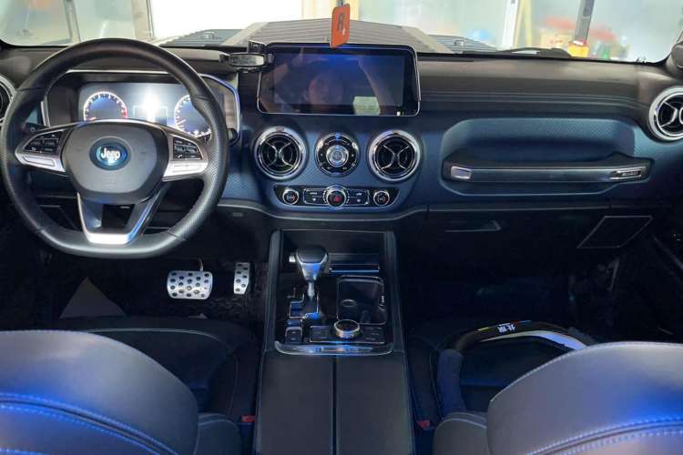 Used Beijing Auto BJ40 2018 PLUS 2.3T Automatic Four-Wheel Drive Flagship Version China V Emission Standard
