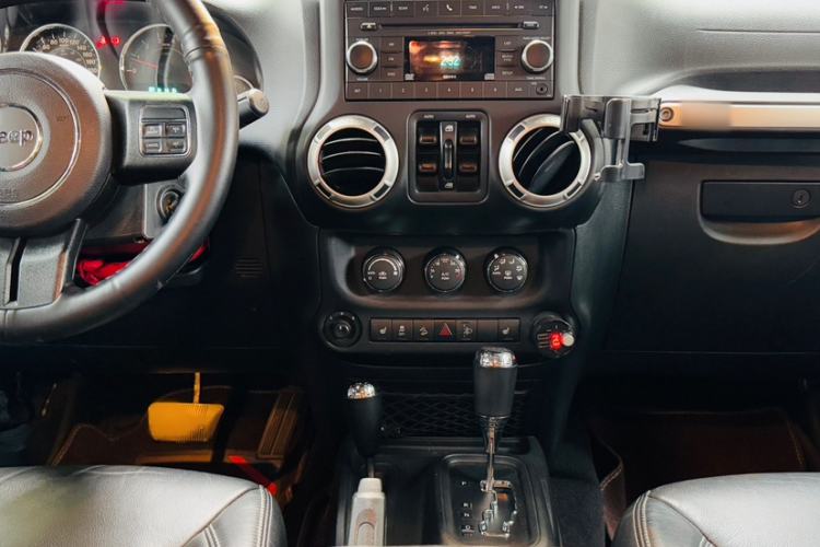 Used  Wrangler 2017 3.0L Sahara Four-Door Comfort Edition
