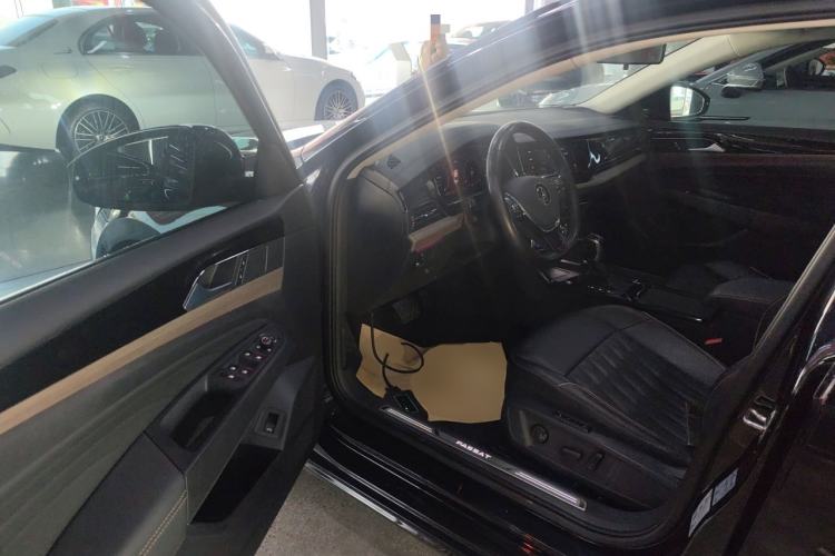 Used Volkswagen Passat 2020 Revised Version 330TSI Luxury Edition China VI Standard
