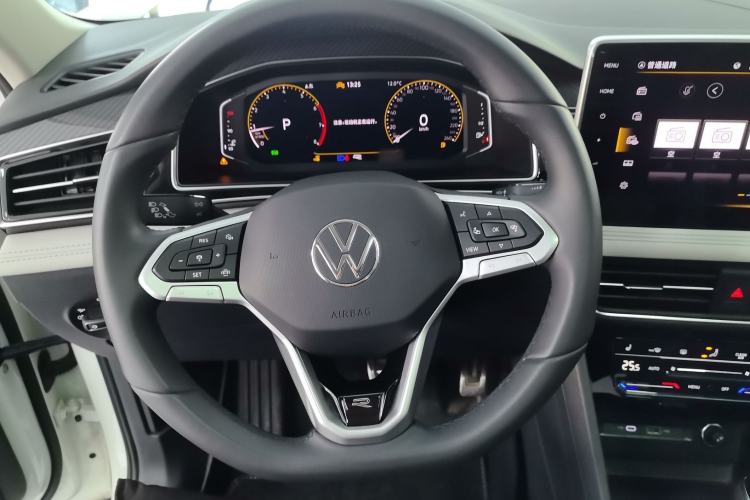 Used Volkswagen Tiguan L 2024 Outstanding Model 330TSI Automatic Two-Wheel Drive R-Line Dragon Glory Edition
