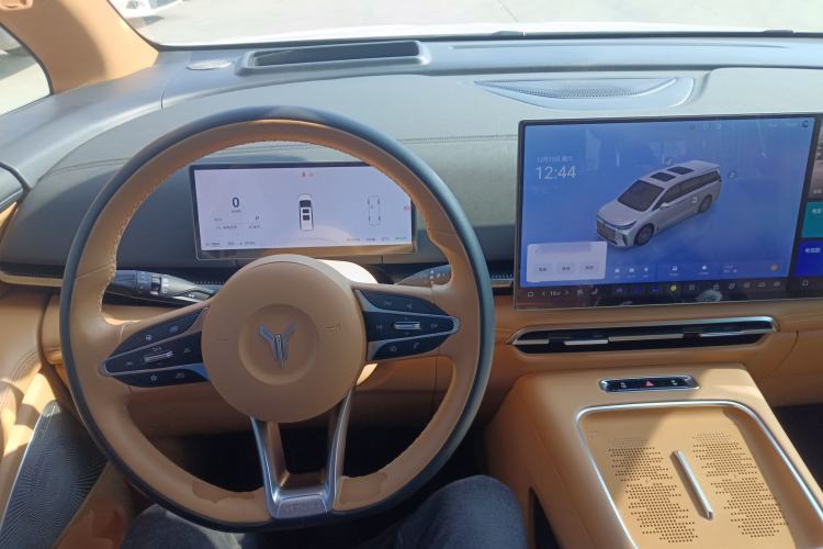 Used VOYAH Dream 2025 PHEV Four-Wheel Drive Prestige Kunpeng Edition
