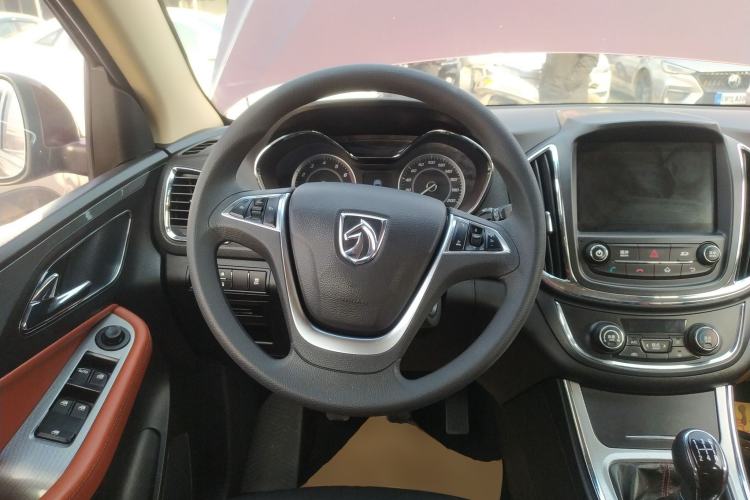 Used Baojun 560 2015 1.8L Manual Elite Model
