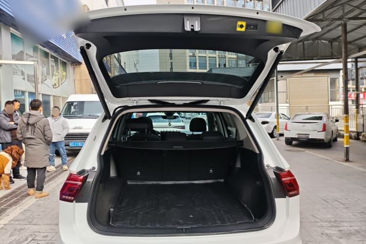 Used Volkswagen Tiguan L 2023 330TSI Automatic Two-Wheel Drive R-Line Enjoyment Edition
