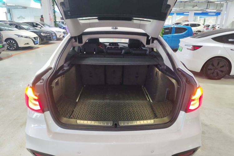 Used BMW 3 Series GT 2018 320i Sport Edition
