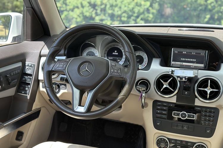 Used Mercedes-Benz GLK-Class 2013 GLK 300 4MATIC Dynamic Sunroof Model
