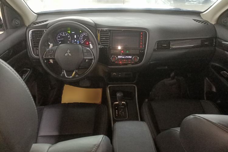 Used Mitsubishi Outlander 2019 2.4L 4x4 Zhi Xiang Edition 5 Seats China VI Standard
