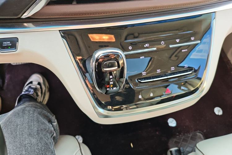 Used Buick GL8 2022 Land Business Class 652T Luxury Model
