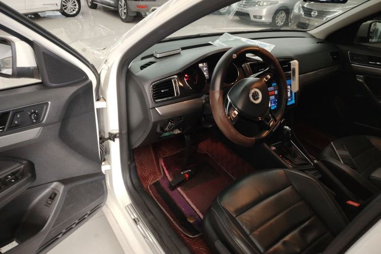 Used Volkswagen Lavida 2017 1.6L Automatic Comfort Edition
