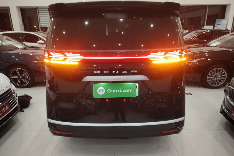 Used Denza D9 2022 DM-i 970 Four-Wheel Drive Prestige Model
